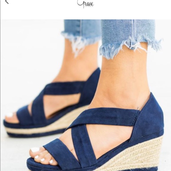 NEW 5.5 Blue Espadrille Sandals - Picture 2 of 4